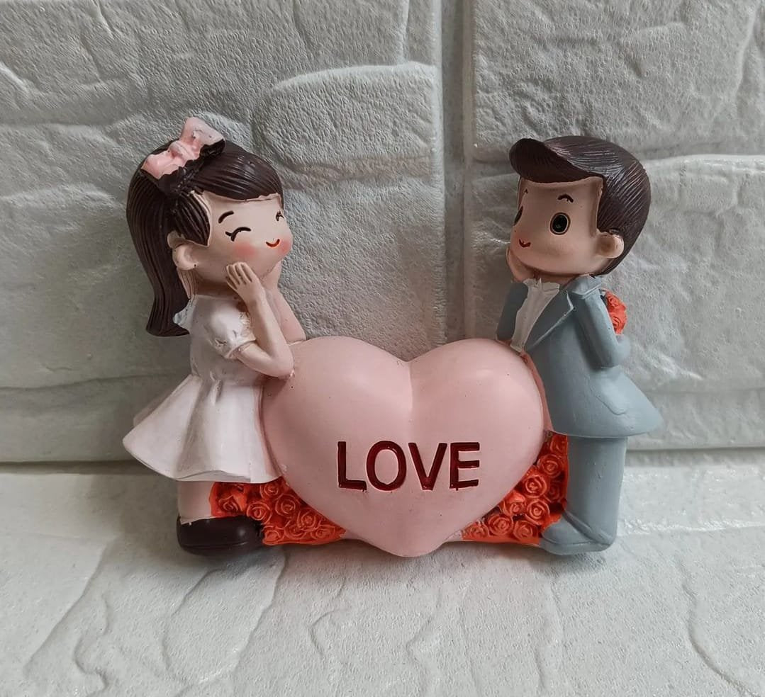 Love Couple Resin Showpiece Gifts For Girlfriend Valentine Gifts