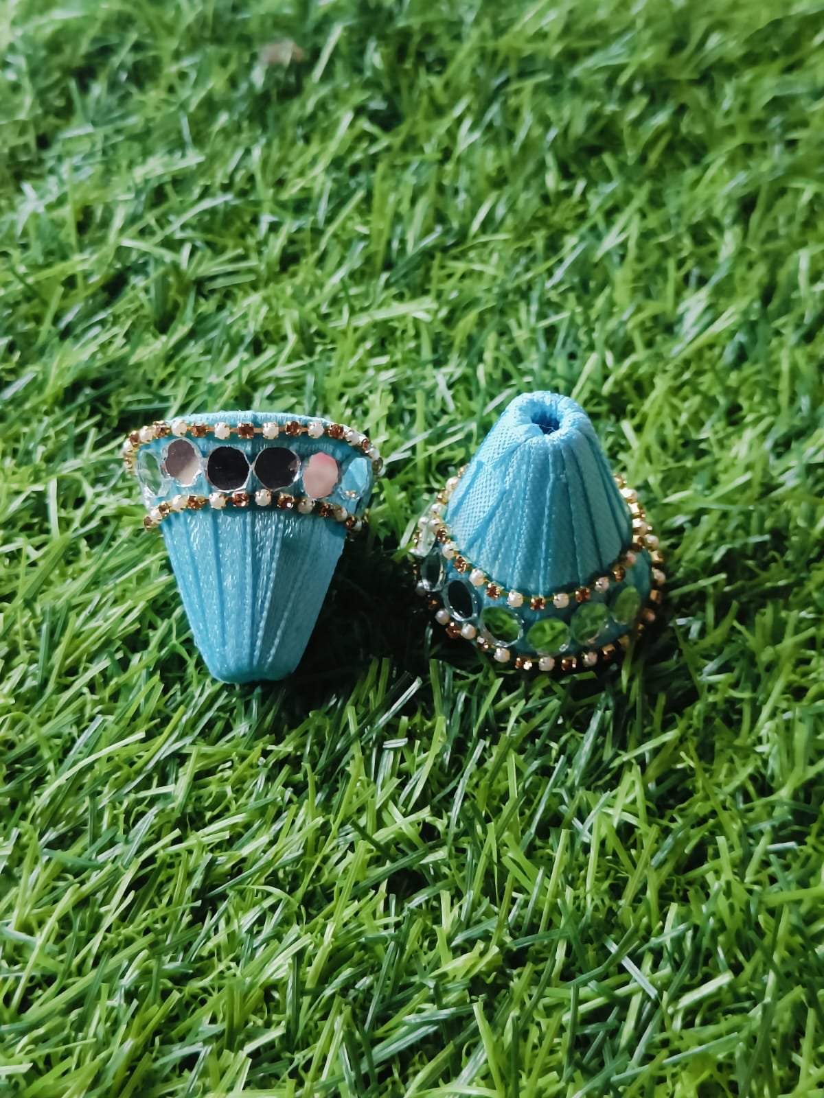 Sky Blue Glass Stone Ribbon Cone – 10pc