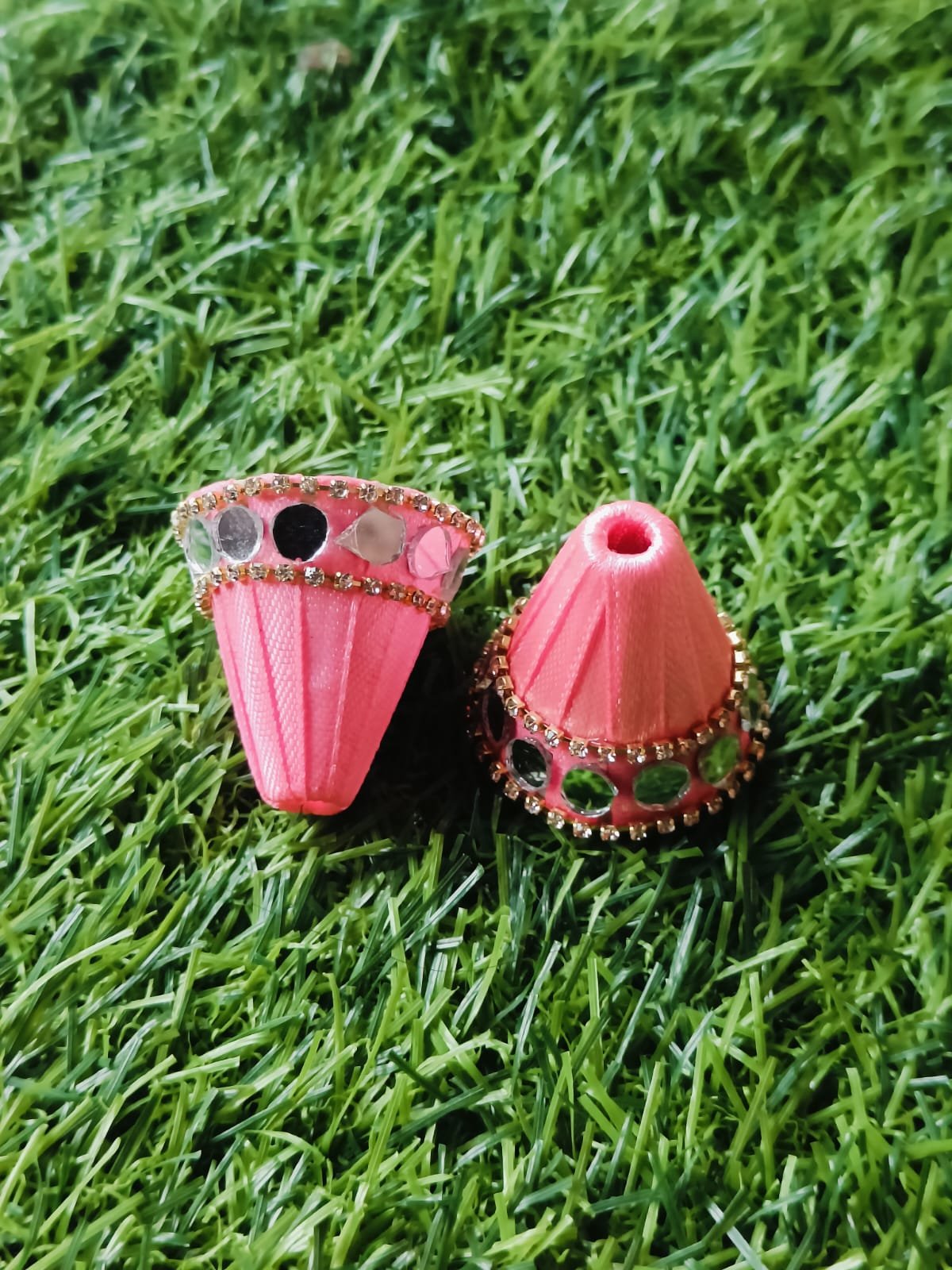 Pink Glass Stone Ribbon Cone – 10pc