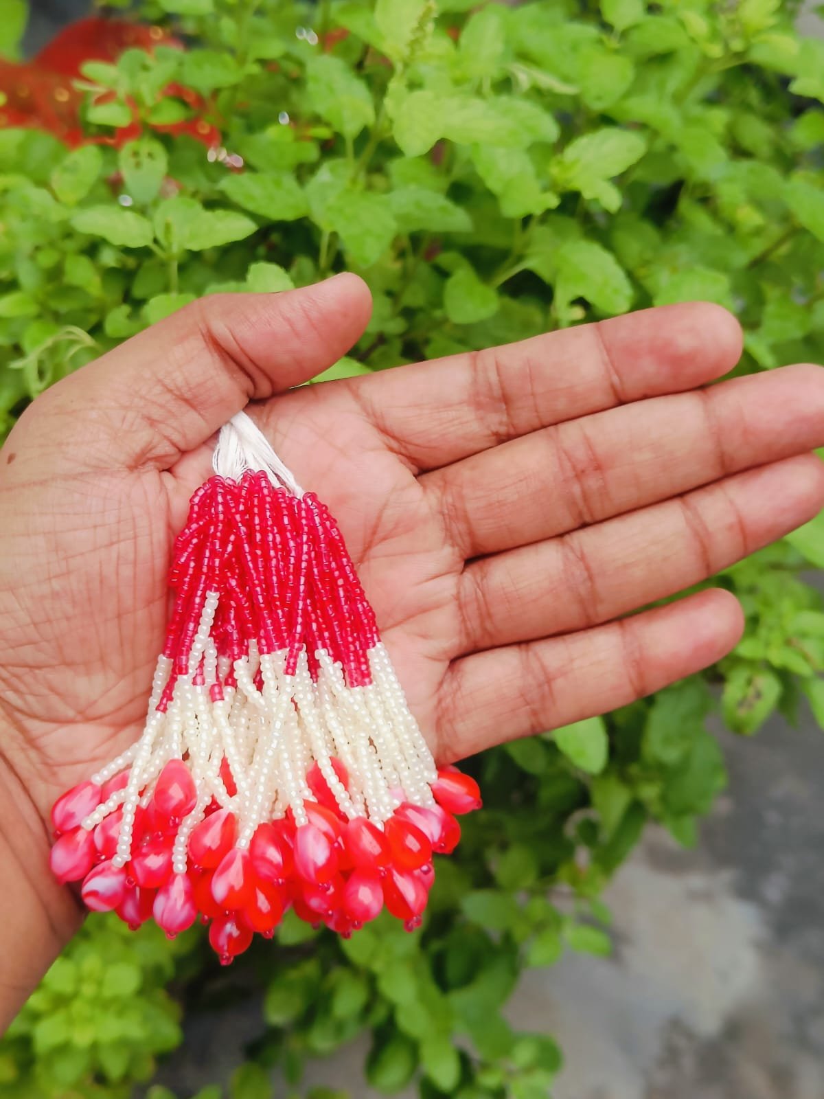 Red And White Moti Latkan - 10pc