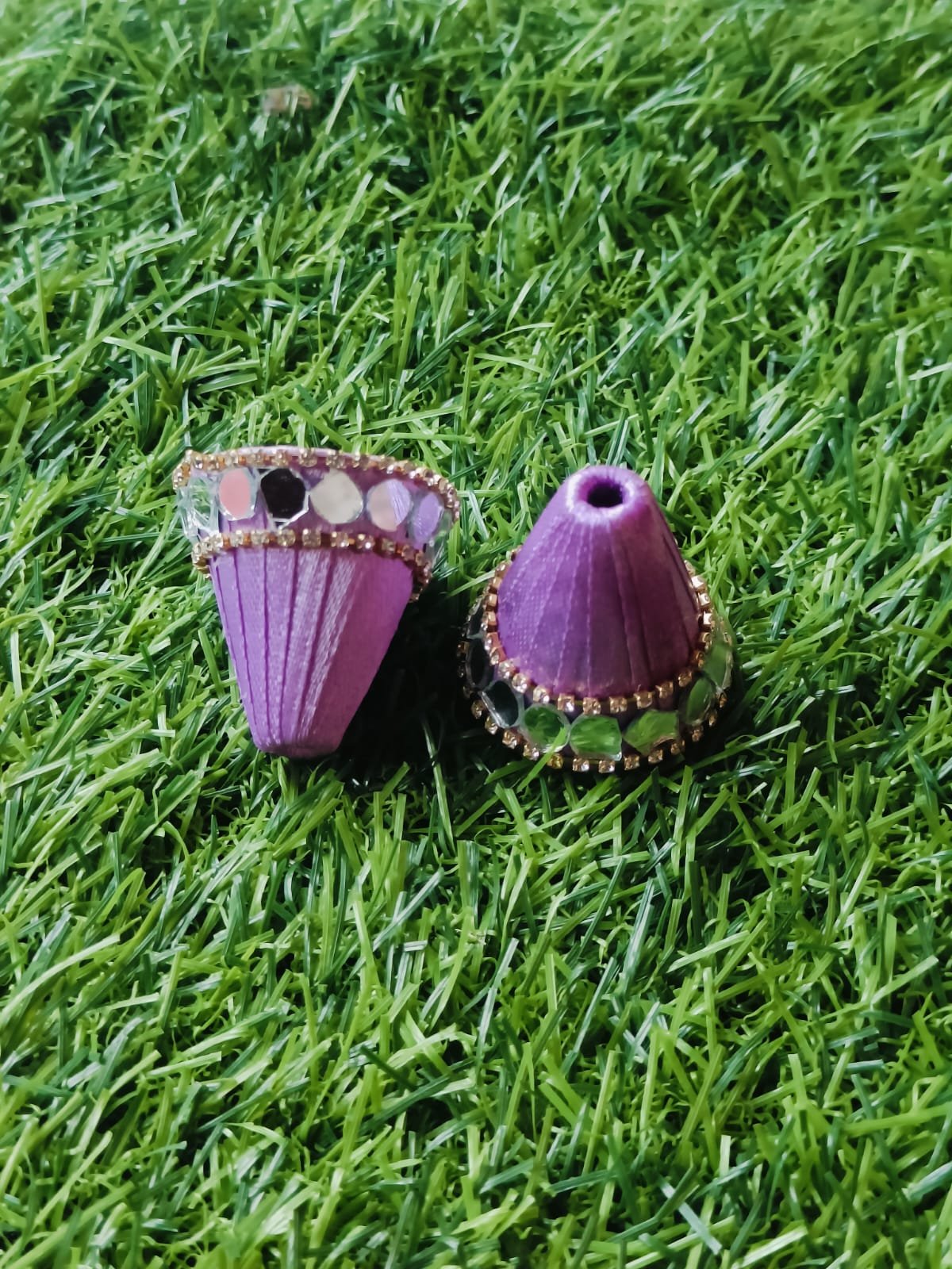 Purple Glass Stone Ribbon Cone – 10pc
