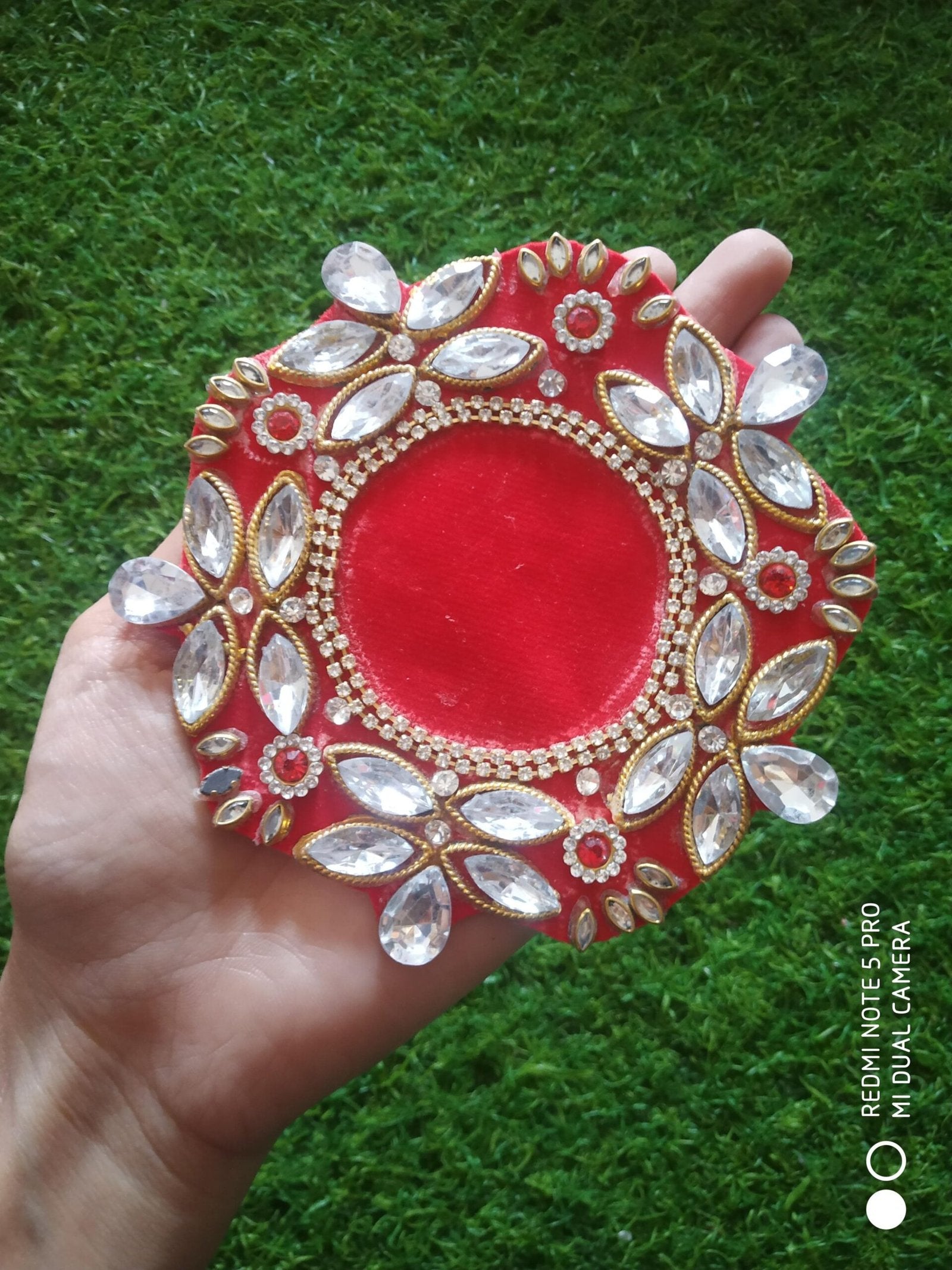 Round Red Buti Patches - 5pc