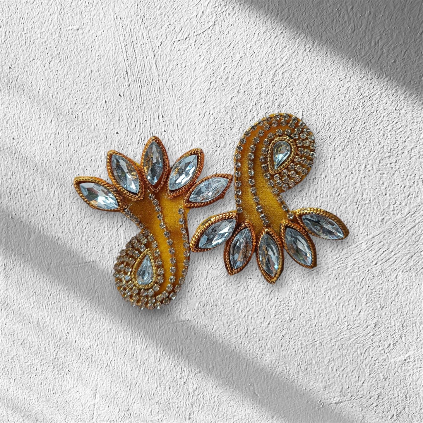 Feather Buti - 20pc