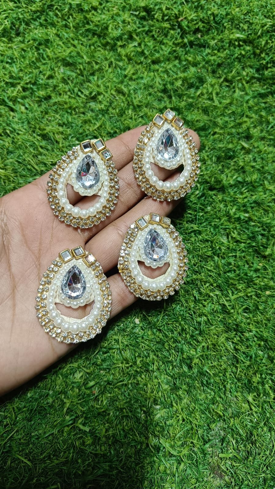 Stone Drop Buti - 20pc