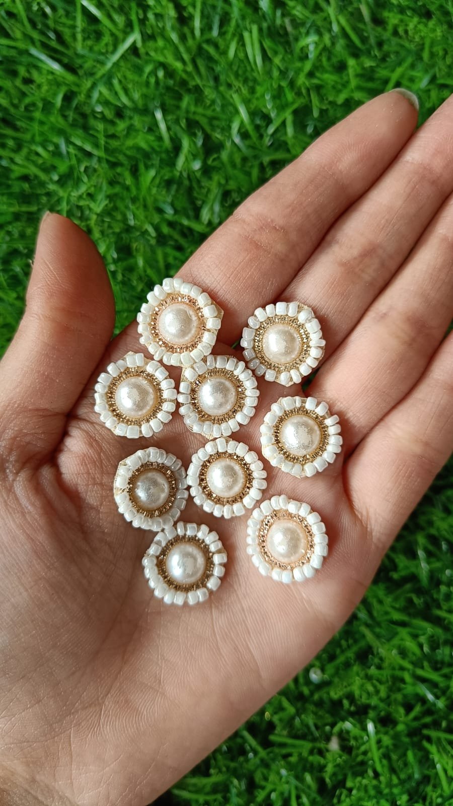 White Pearl Stone Buti - 20pc