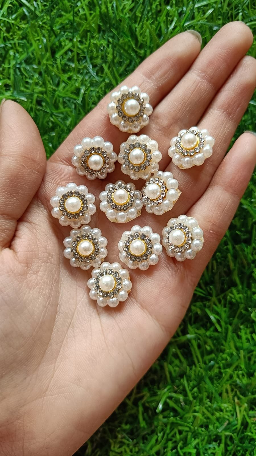 White Pearl Stone Buti – 20pc