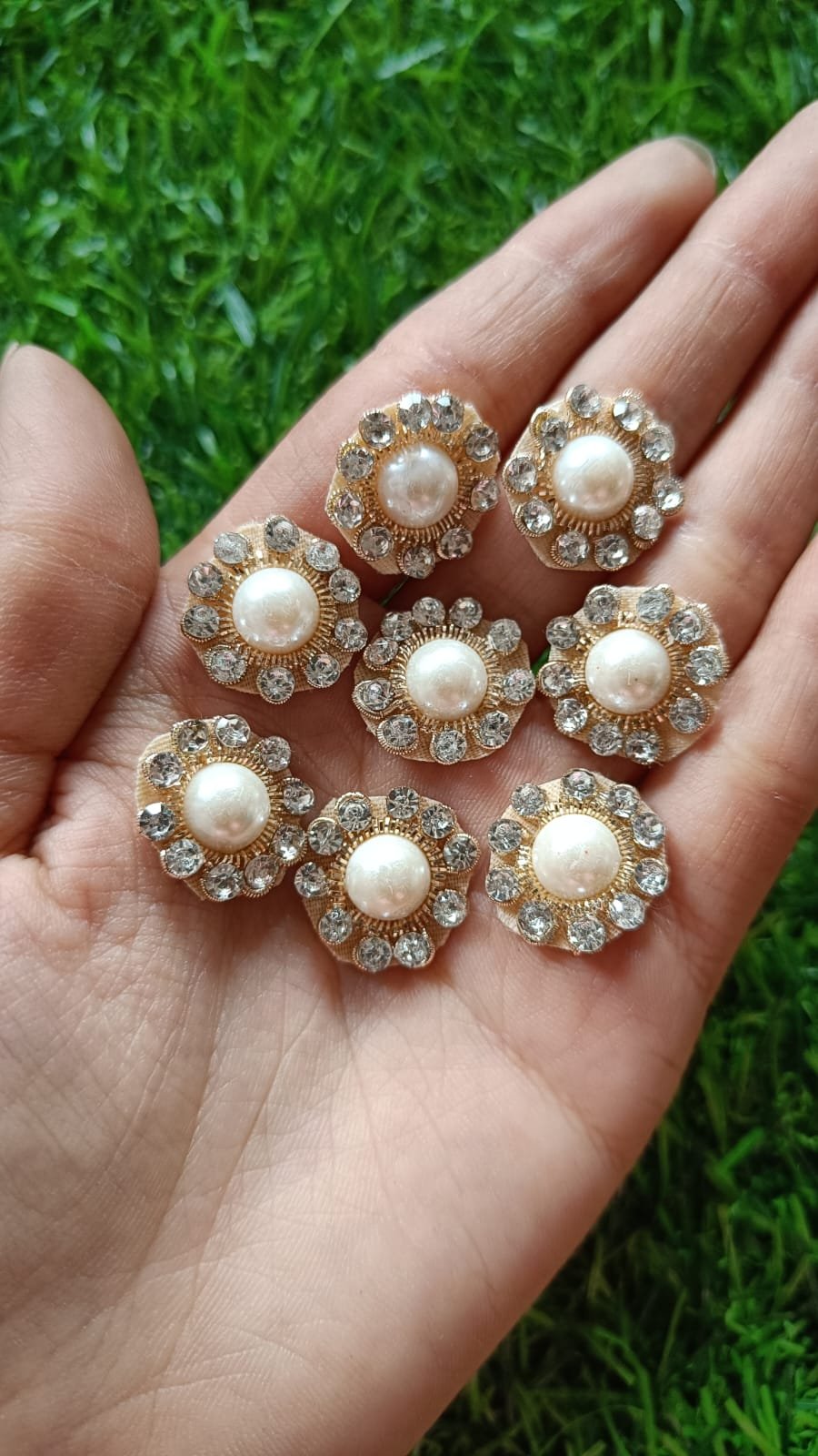 White Pearl Stone Buti – 20pc