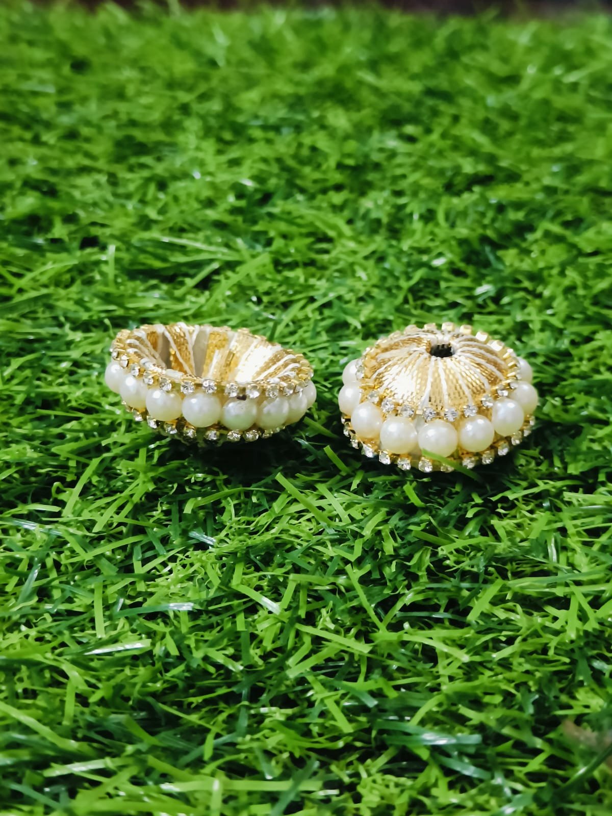 White Pearl Golden Cap - 10pc