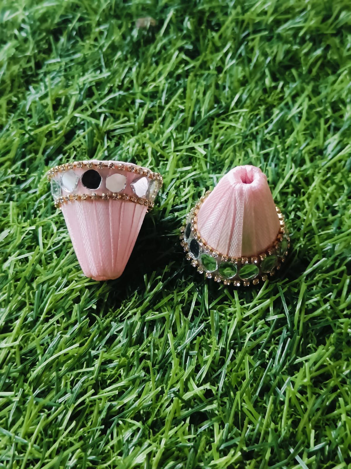 Light Pink Glass Stone Ribbon Cone – 10pc